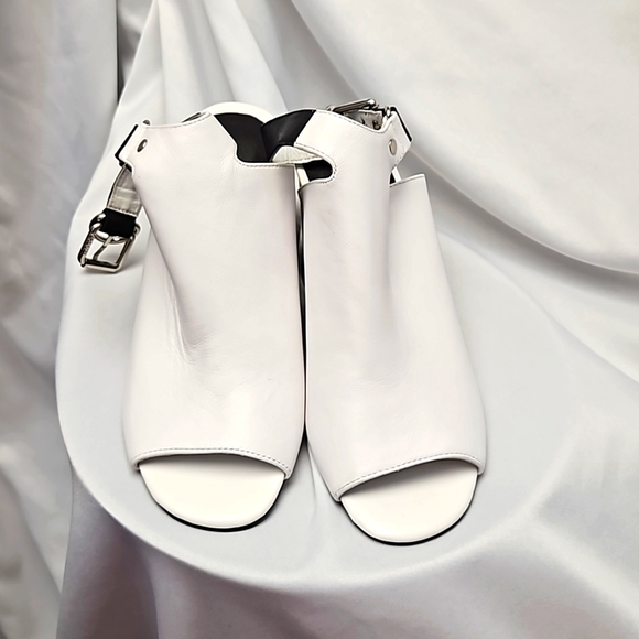 So chic! Tamara London, "Bethie" black and white shoes sz 37 - Picture 3 of 12